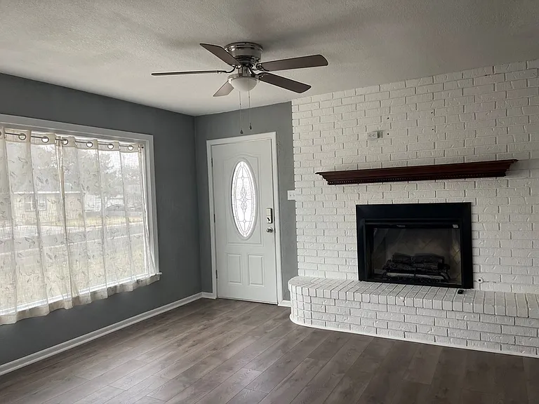 1209 W 20th St — Photo 2