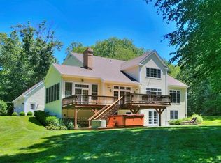 405 Fence Row Dr, Fairfield, CT 06824