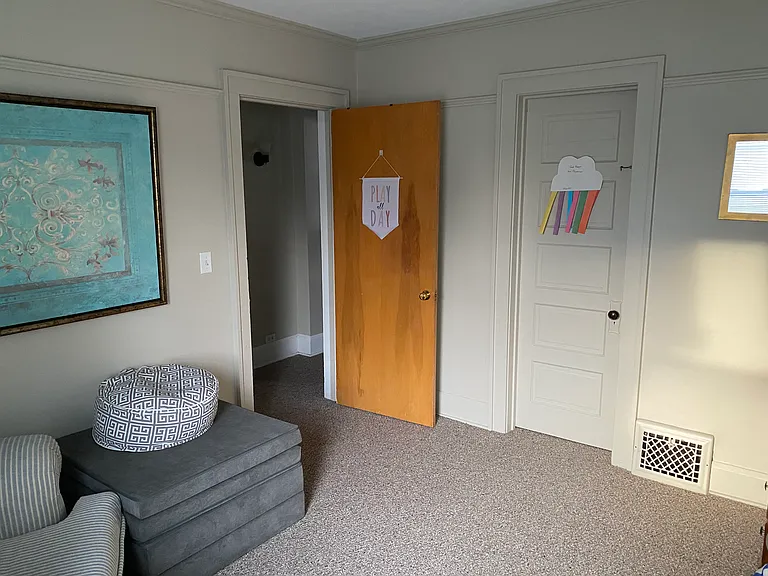 418 Paris Ave — Photo 18