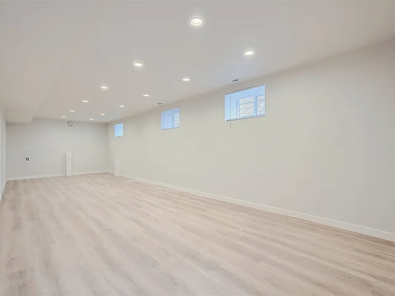 1704 S Hanford St — Photo 25