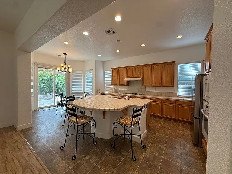 10410 Danichris Way — Photo 3
