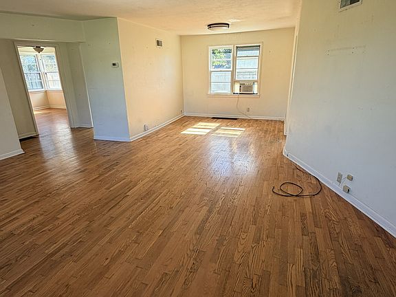 3rd image of 2733 W 38th St