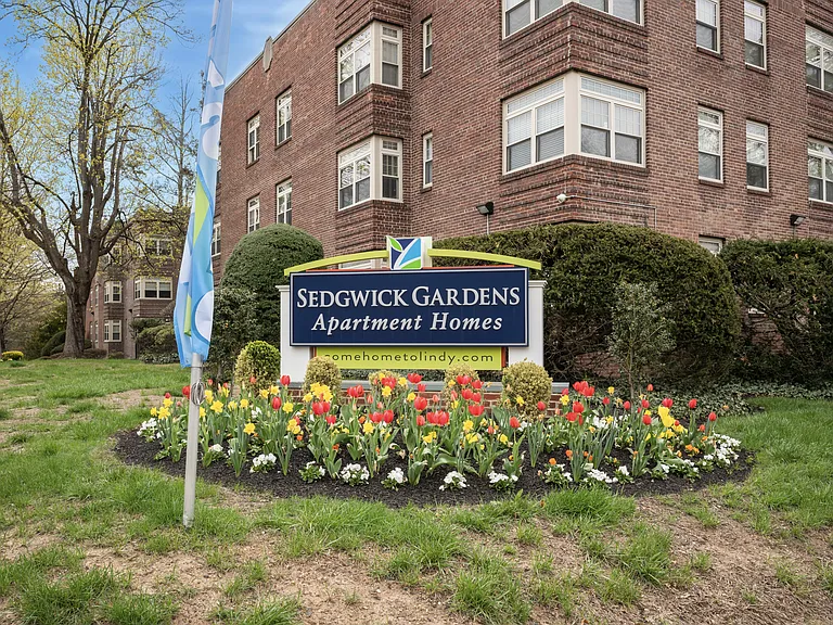 Sedgwick Gardens — Photo 10