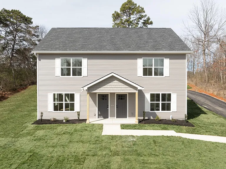 1623 Francis Rd NW — Photo 1