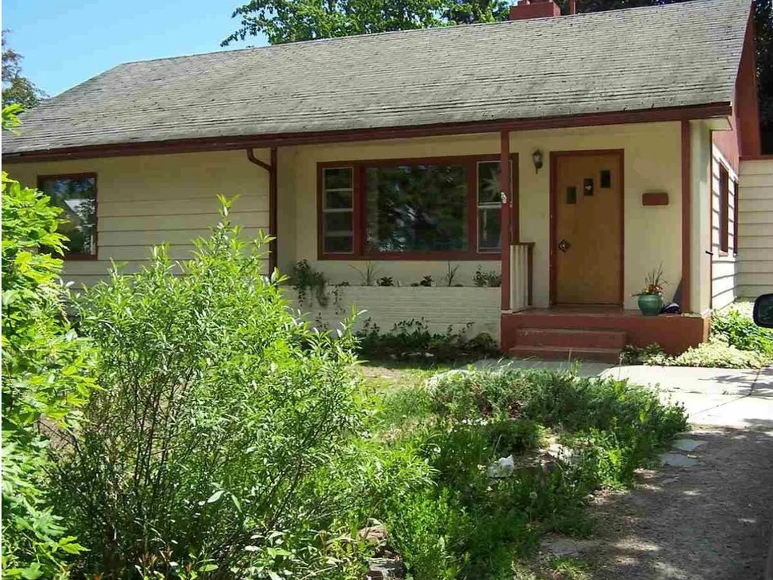 929 W Lake St — Photo 1