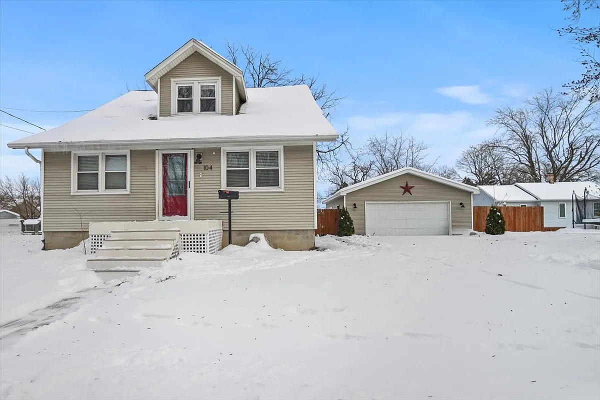 104 Magoun St photo 1