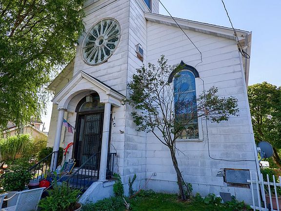 2nd image of 128 W Broad St