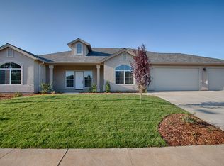 7593 Robles Dr, Redding, CA 96002