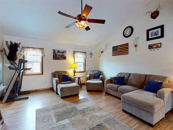 4th image of 102 Mount Hope Ave
