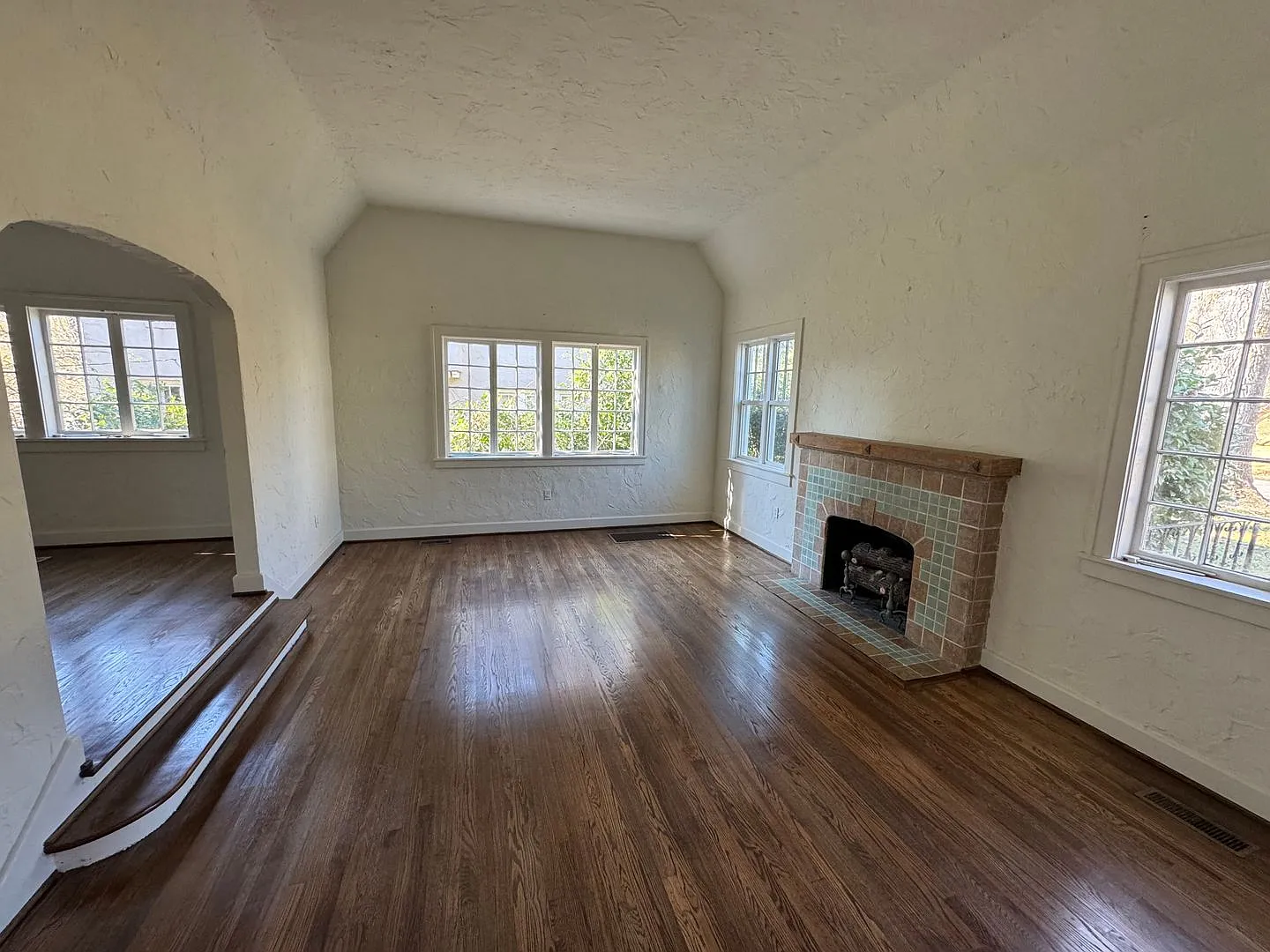 For Rent: 4BR / 2BA Home in Historic Club View Bonus Sunroom & Screened Porch! — Photo 3