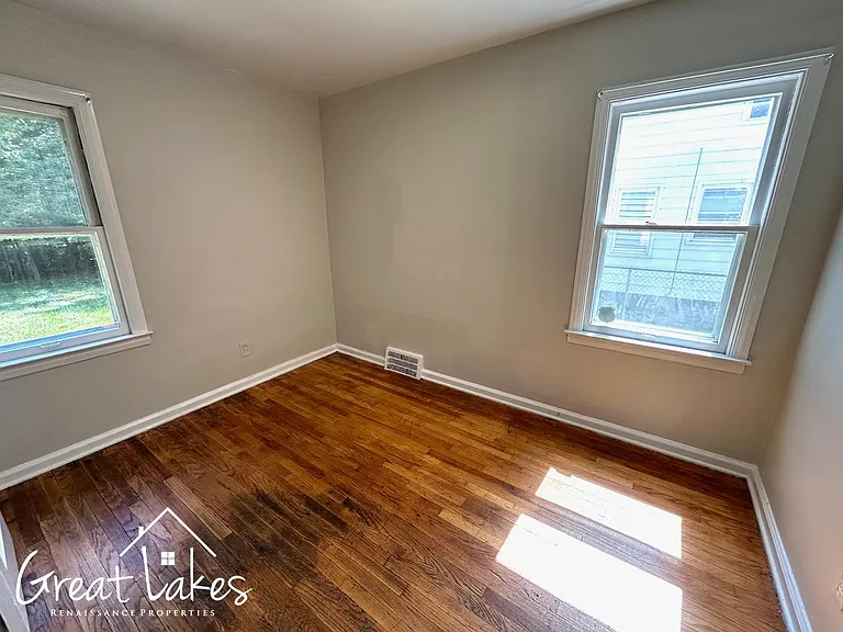 19323 Kenosha St — Photo 12