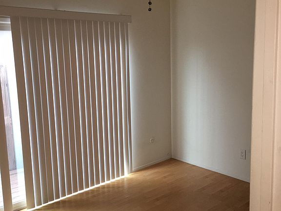 5th image of 4625 Kansas St APT 1