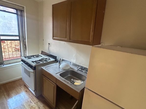 31 W Mosholu Pkwy N APT 2D