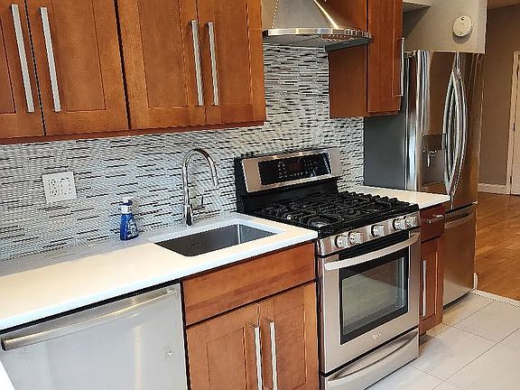 4th image of 54 Hausman St #1A