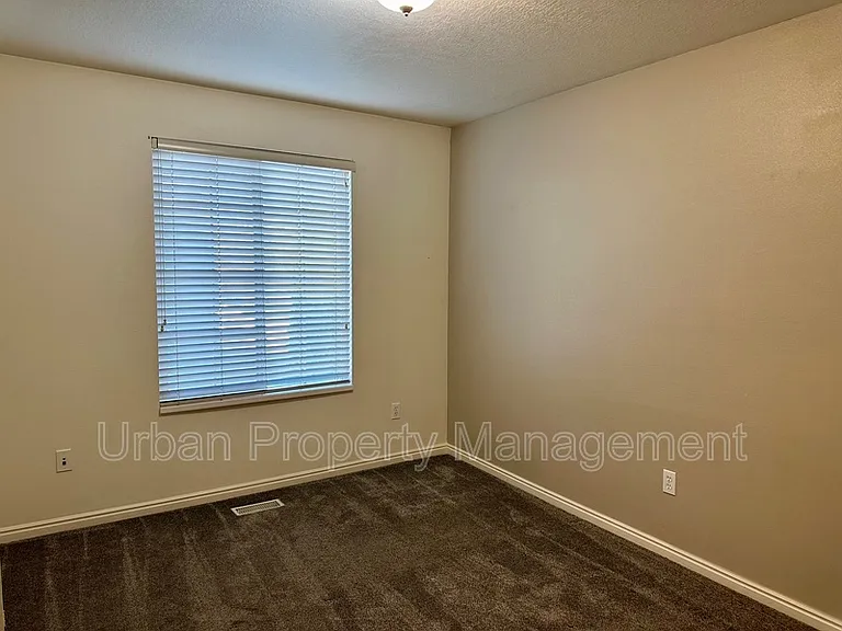 528 W 810th St S — Photo 21