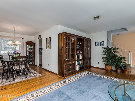 5th image of 67 Vanderbilt Ave