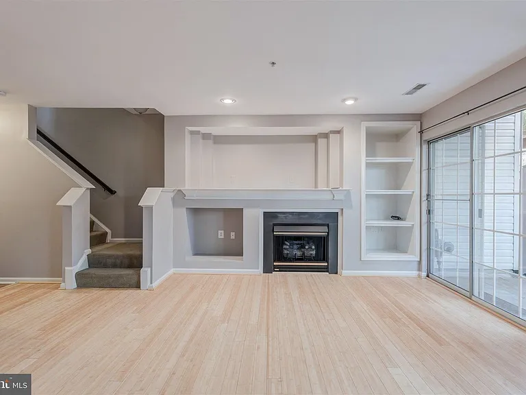 5140 Donovan Dr — Photo 27