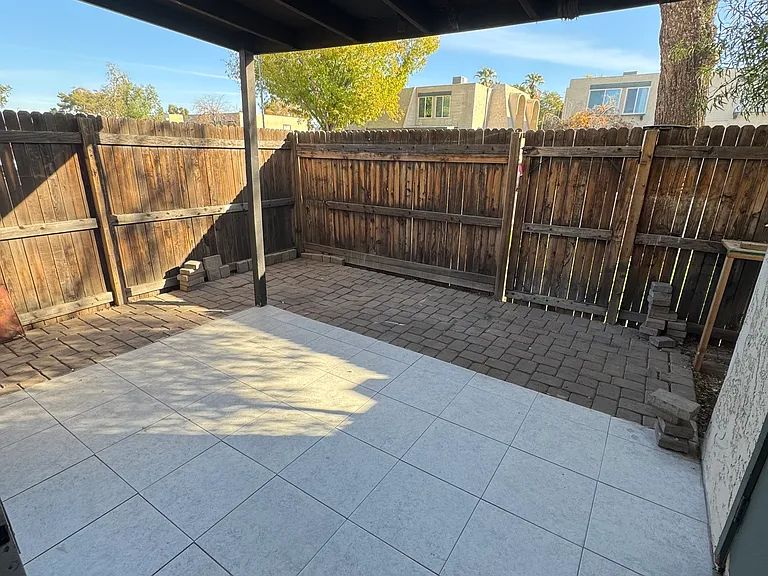 6011 W Golden Ln — Photo 10