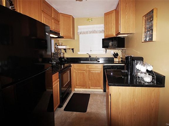 3rd image of 522 Fox Run Ln #522