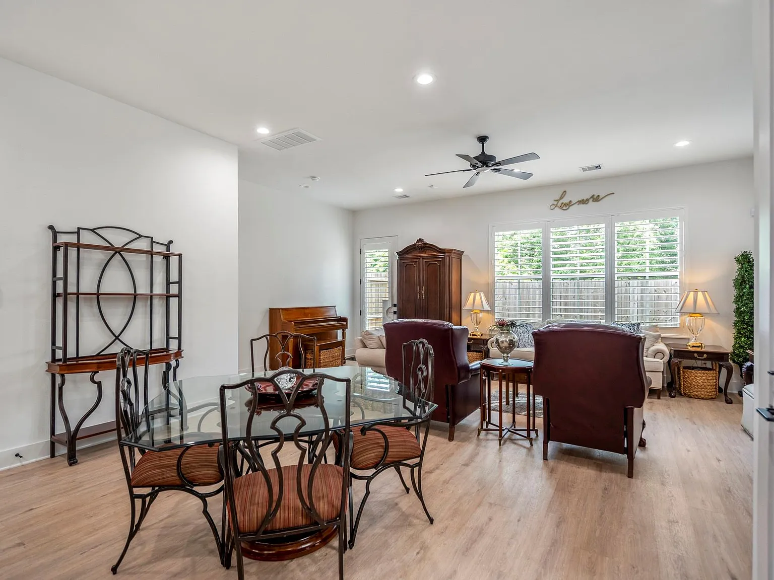 3 bed, 2.5 bath, 1868 sqft, $2,300 — Photo 4