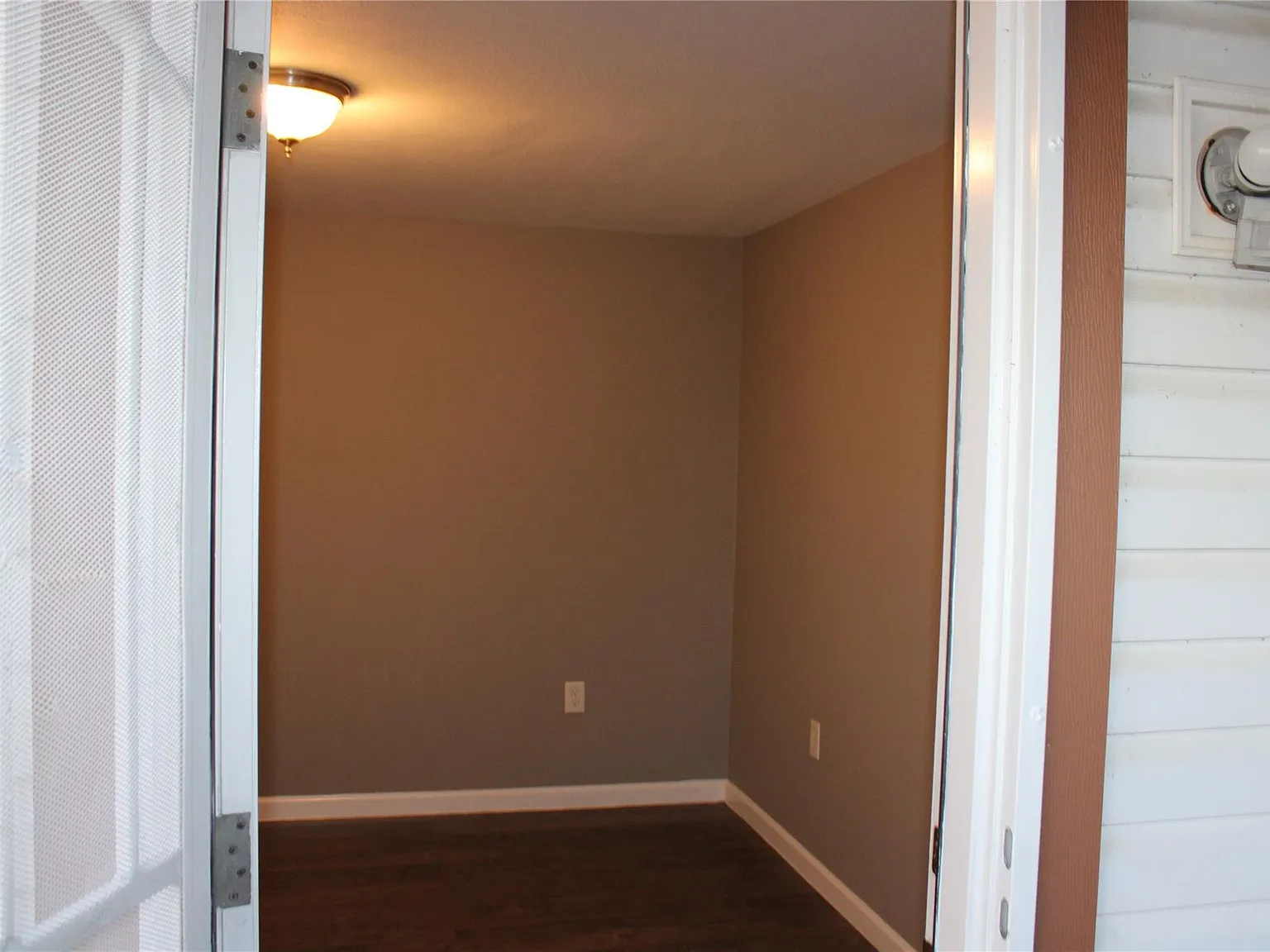 1 bed, 1.0 bath, $875 — Photo 3