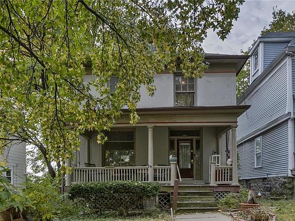 2nd image of 49 E 32nd St