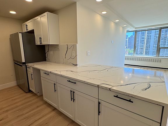 3rd image of 1460 N Sandburg Ter APT 1103