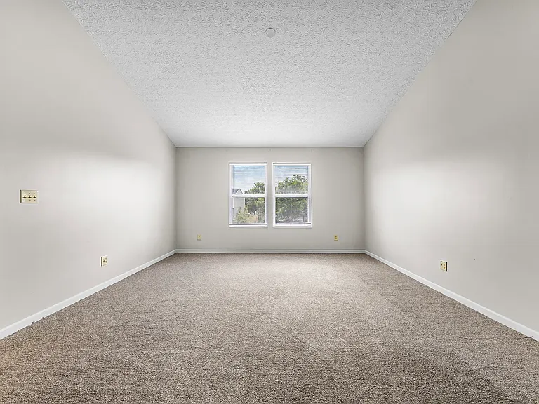 328 Regency Ave — Photo 34