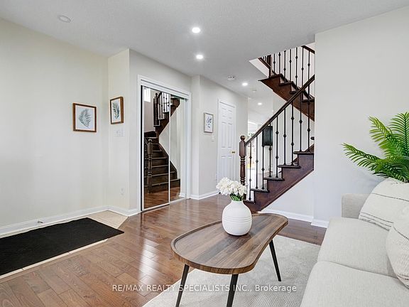 5th image of 38 Sweetwood Cir