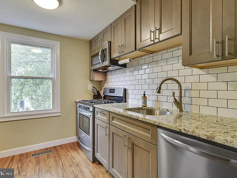 9438 Abingdon Ct — Photo 2
