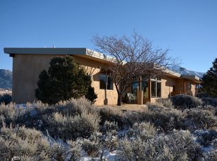 47 Lobo Rd, Arroyo Seco, NM 87514