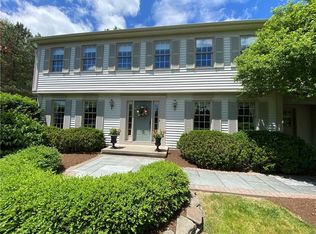 22 Turnberry Ln, Pittsford, NY 14534