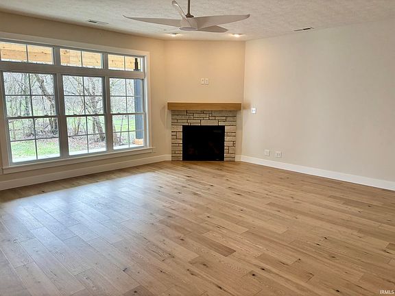 5th image of 411 N Illinois St