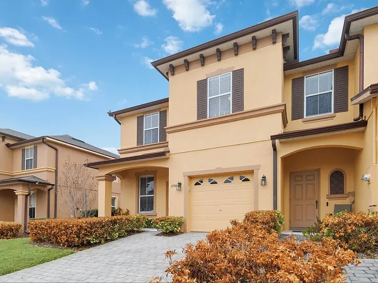 1240 Retreat View Cir — Photo 4