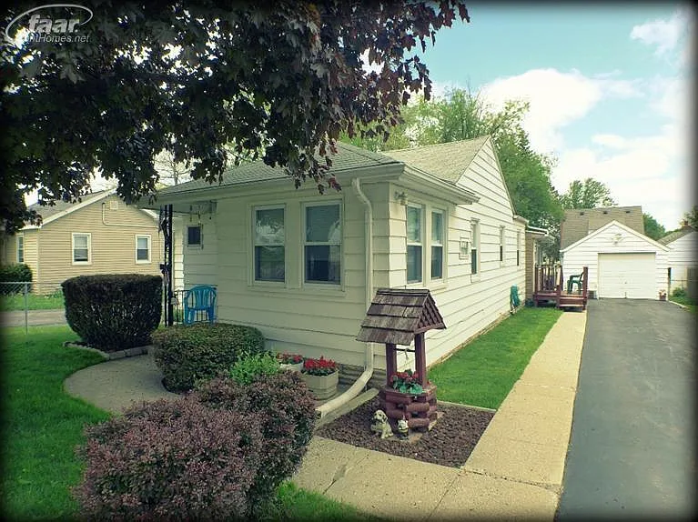 1112 W Scottwood Ave photo 1