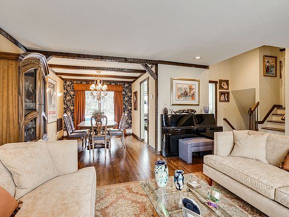 3rd image of 22 Oak Dr