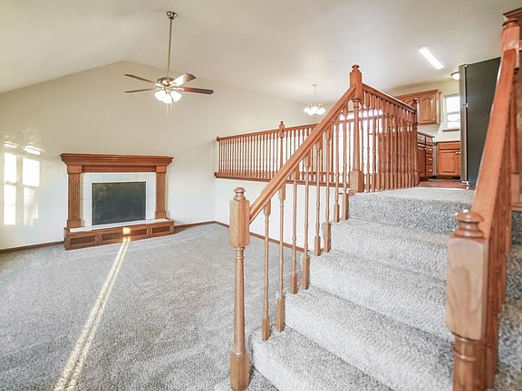 3rd image of 709 SW Lakeview Dr