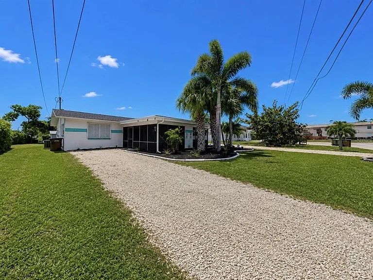 4931 Victoria Dr — Photo 3