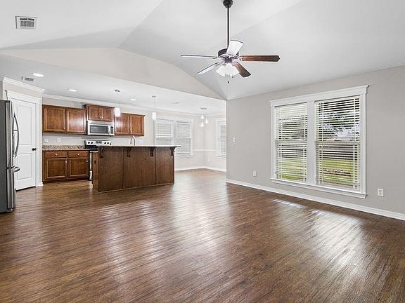 5th image of 9638 Estate Dr