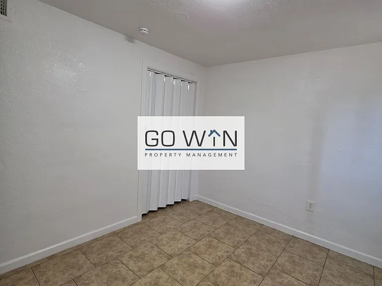 2146 E Taylor St — Photo 4