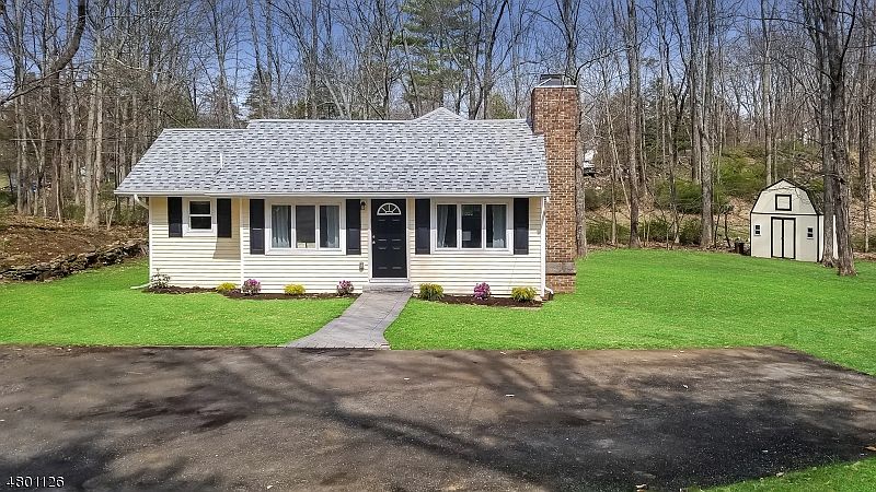 1st image of 905 Edgewood Dr