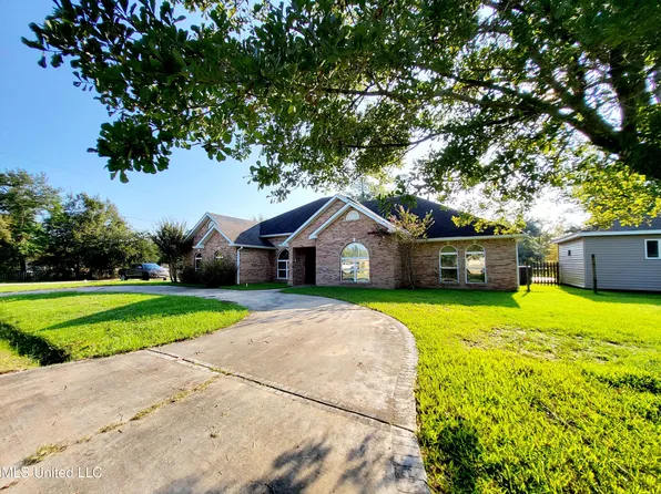 432 7th St, Bay Saint Louis, MS 39520