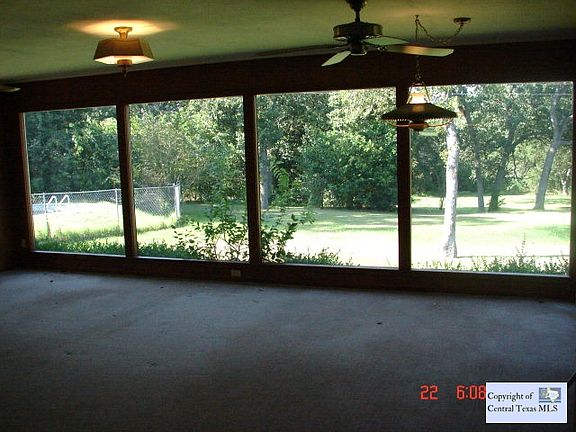 4th image of 46 E Shady Ln