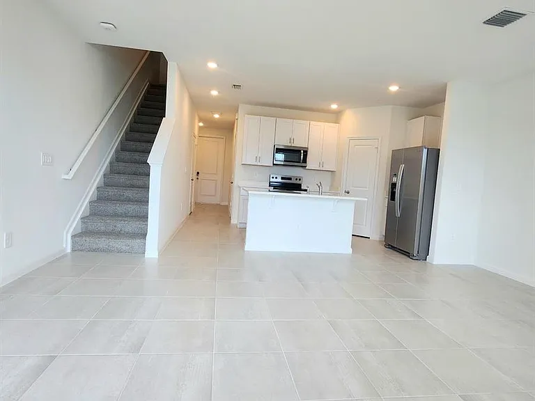629 Salisbury Cir — Photo 8