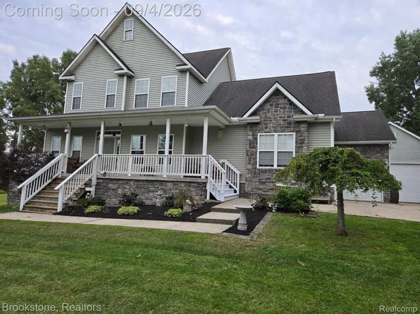 2633 Groveland Rd, Ortonville, MI 48462