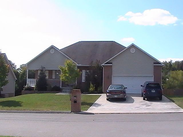 2nd image of 1831 Cedardale Ln