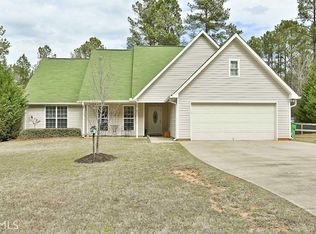 677 Al Roberts Rd, Senoia, GA 30276