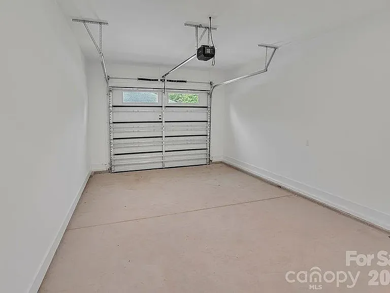 1120 Rosehill Dr — Photo 6