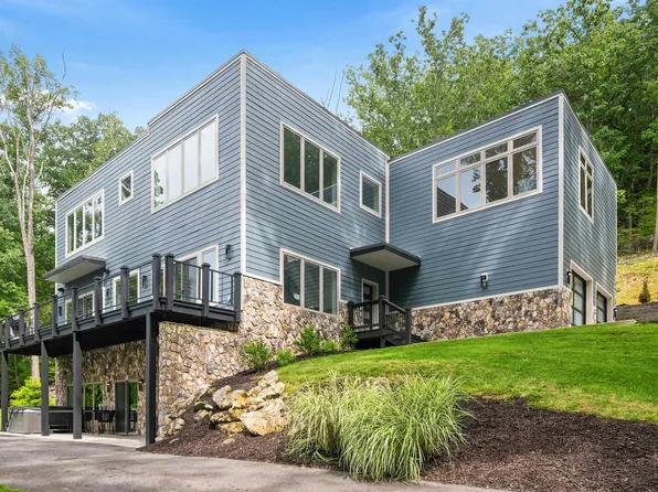 401 Deercroft Dr, Blacksburg, VA 24060