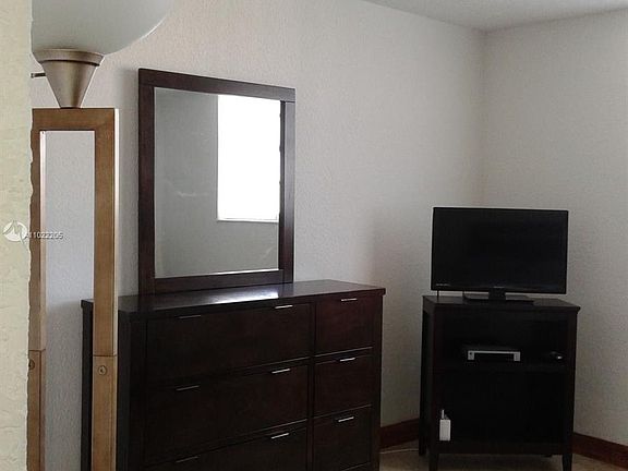 4th image of 4001 S Ocean Dr APT 15C